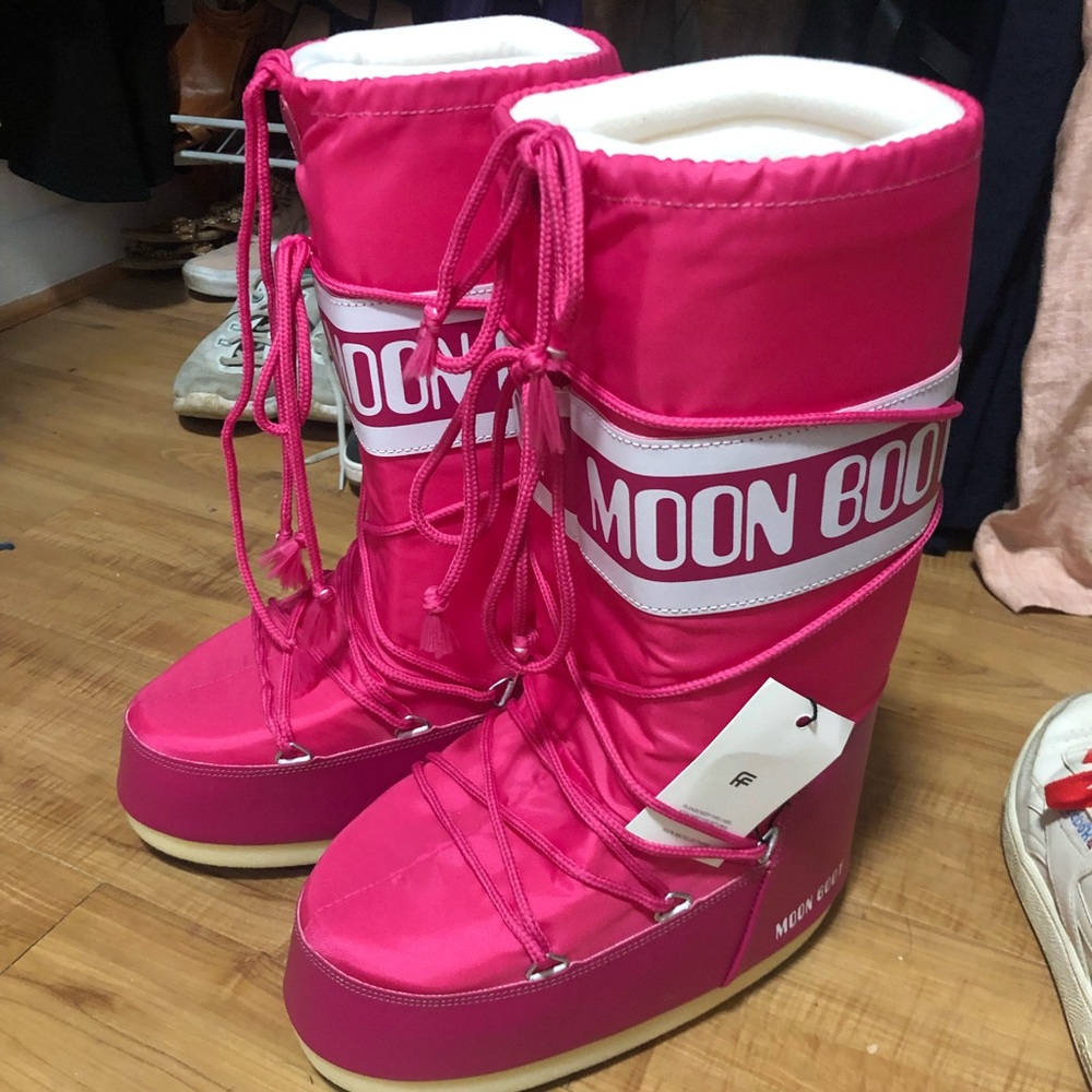 Hot pink Moon Boots. New with tags. Snow boots